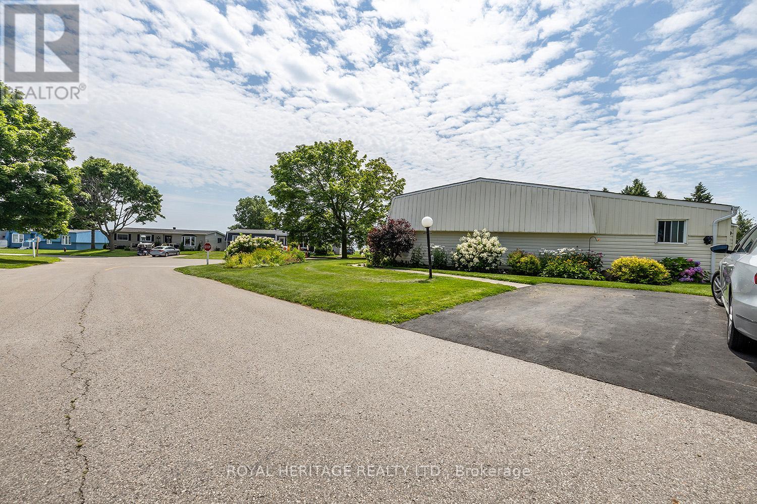 Photo 4 of 38 Bluffs Road E, Clarington ON