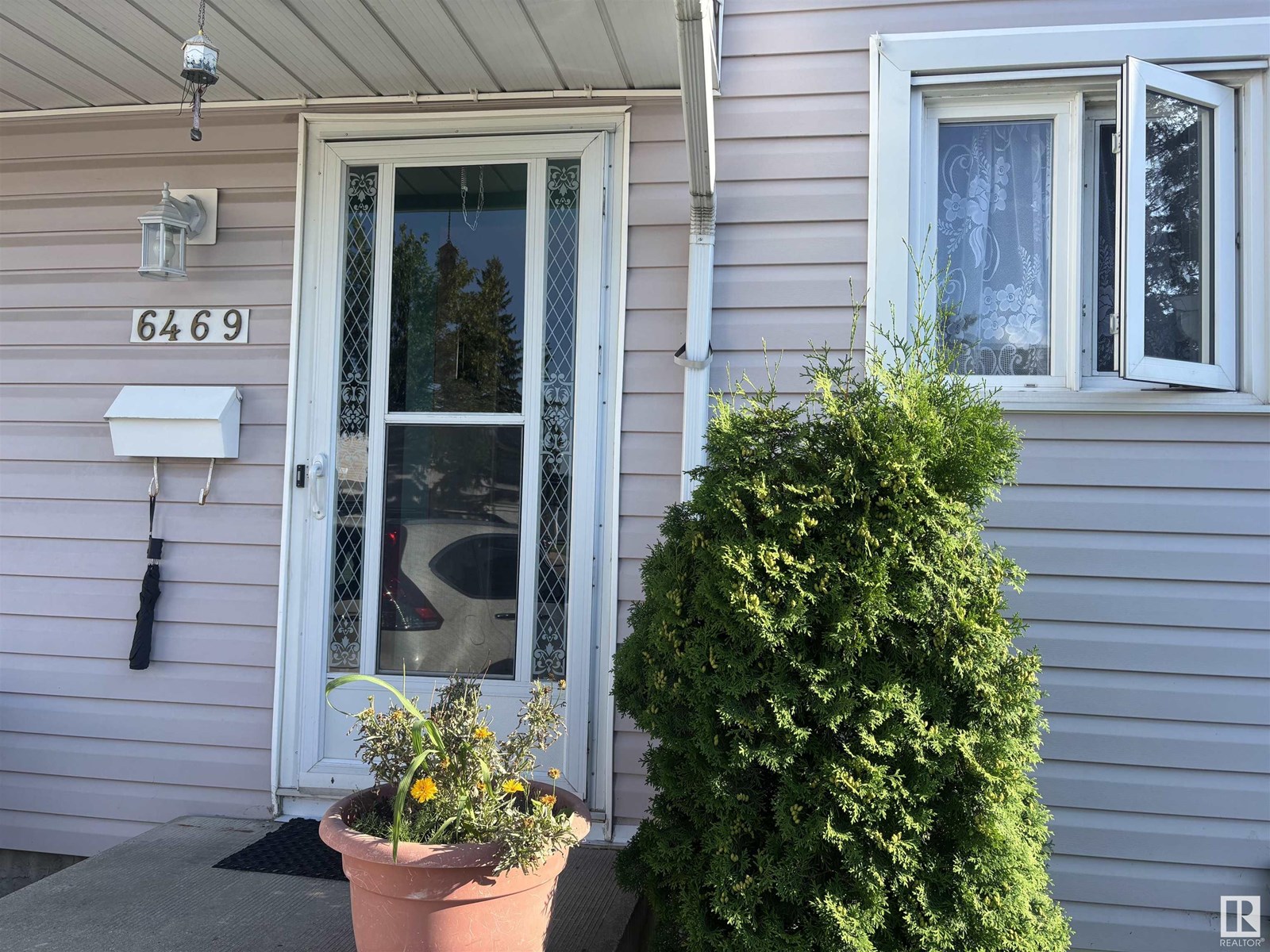 Photo 2 of 6469 184 St Nw Nw, Edmonton AB