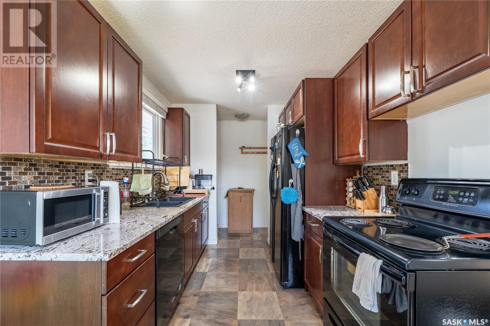 Photo 11 of 198 Thomson Avenue, Regina SK