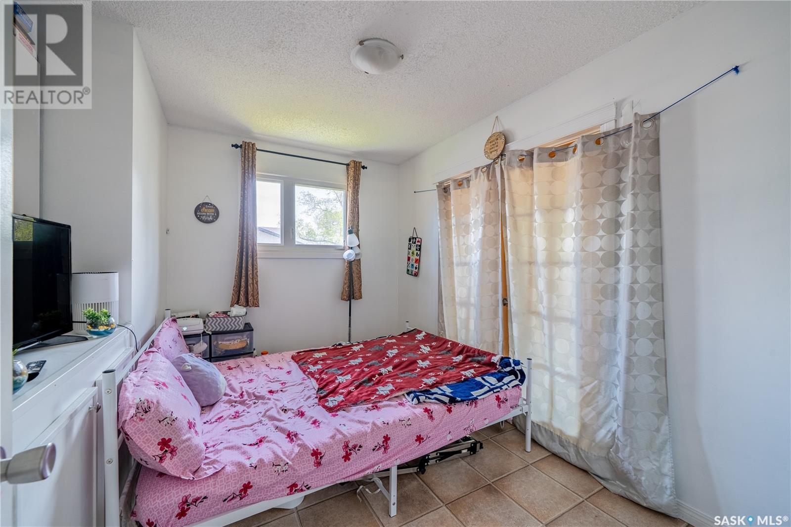 Photo 14 of 198 Thomson Avenue, Regina SK