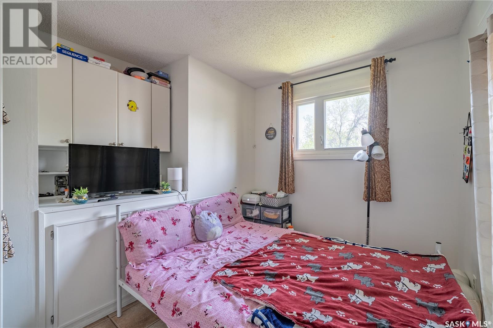 Photo 15 of 198 Thomson Avenue, Regina SK