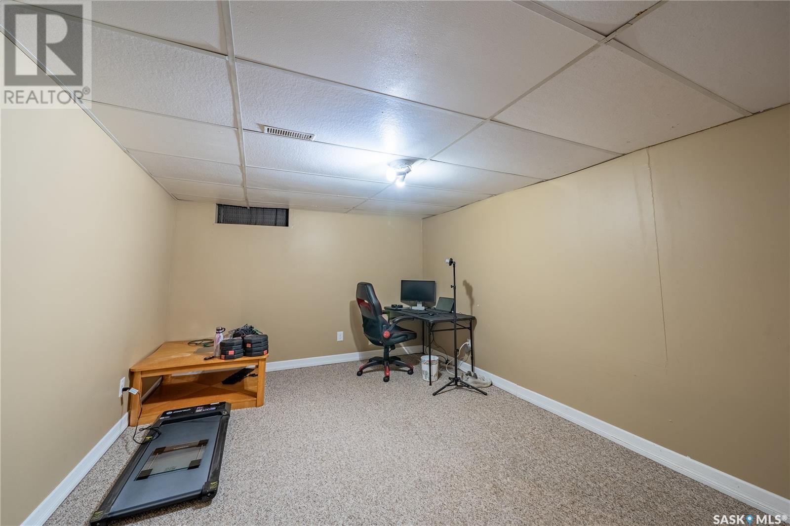 Photo 21 of 198 Thomson Avenue, Regina SK