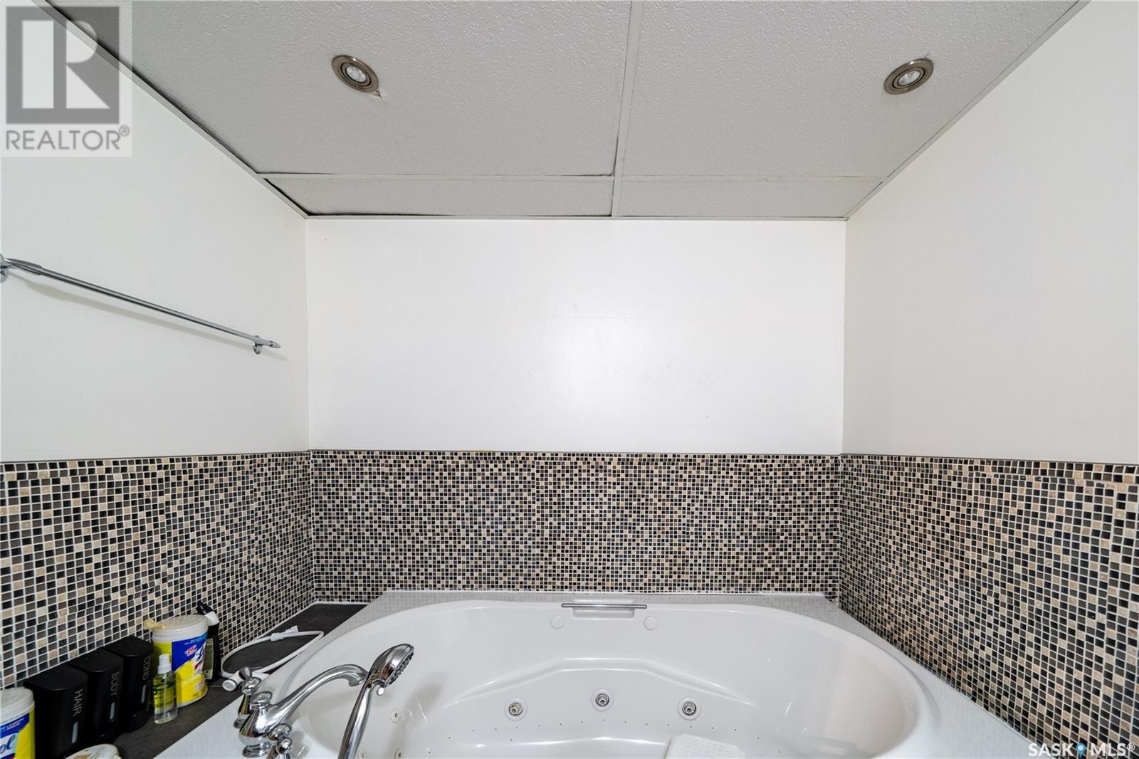 Photo 22 of 198 Thomson Avenue, Regina SK
