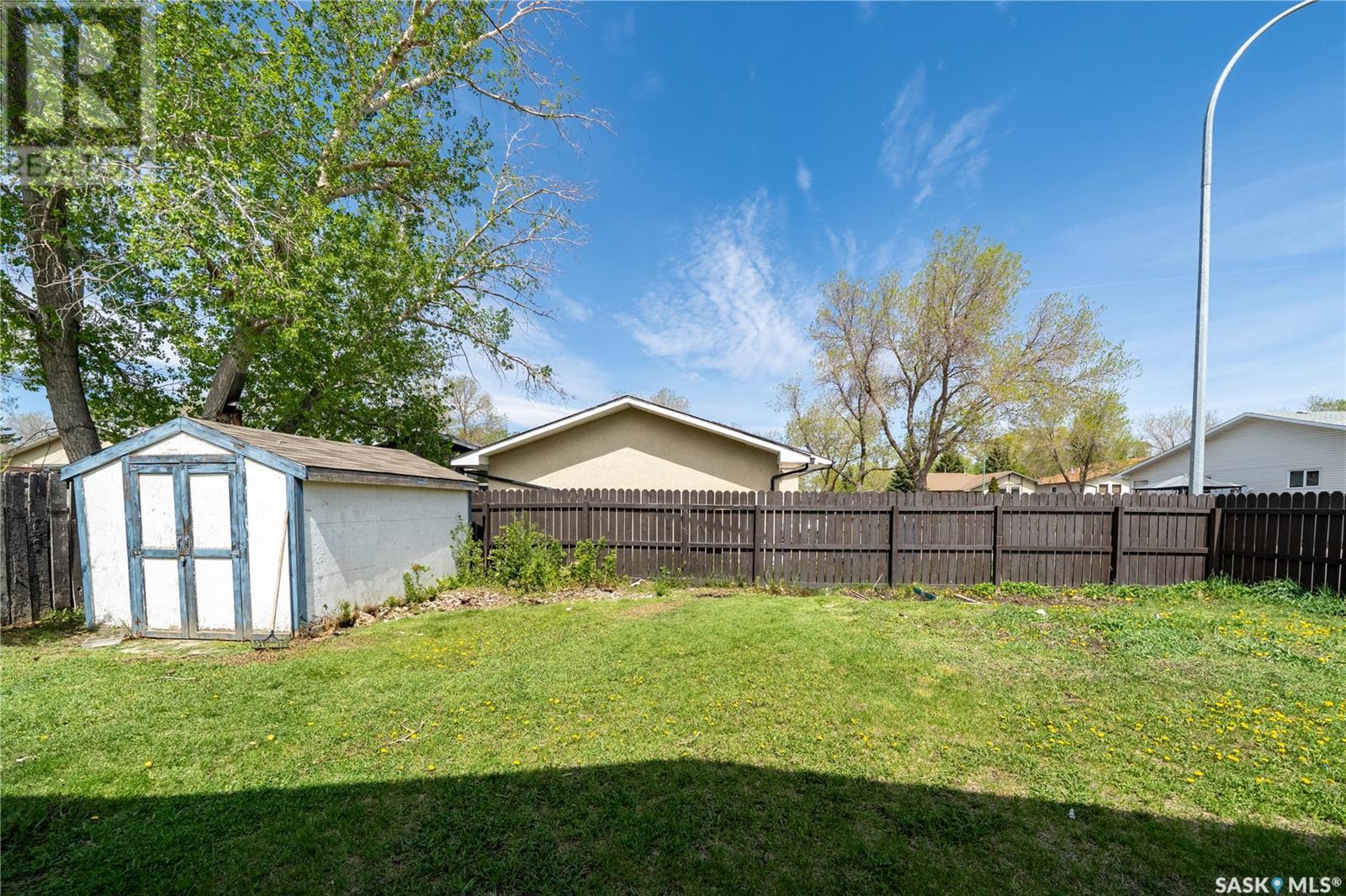 Photo 29 of 198 Thomson Avenue, Regina SK
