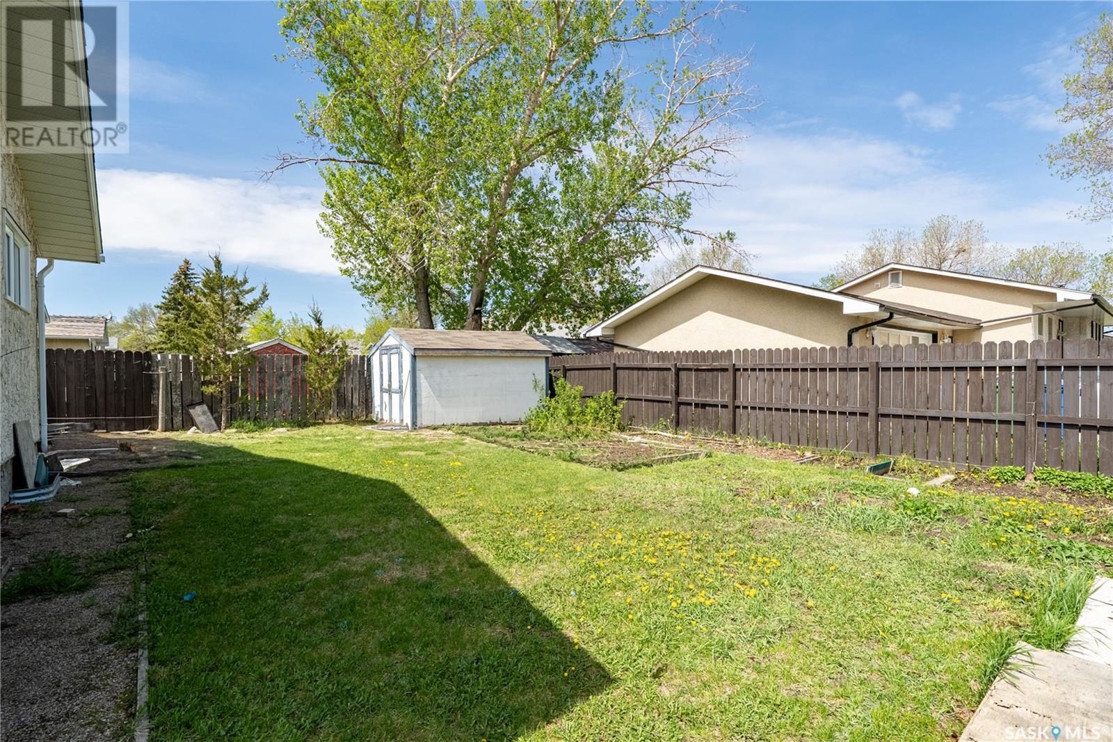 Photo 30 of 198 Thomson Avenue, Regina SK