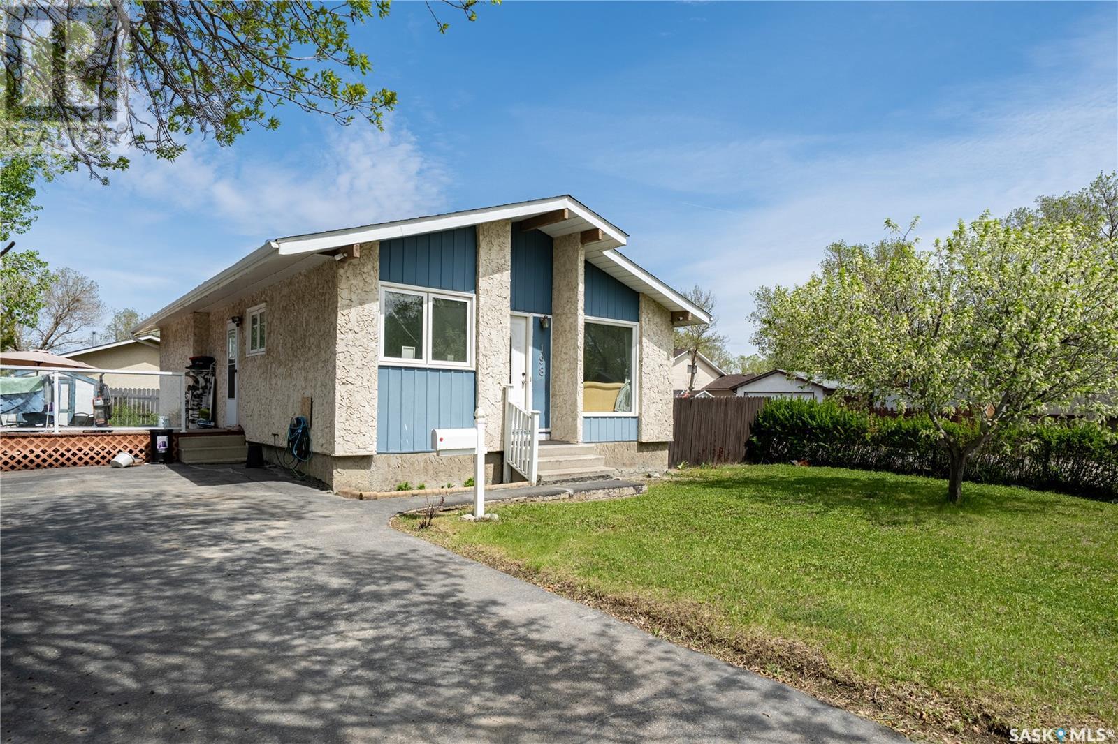 Photo 4 of 198 Thomson Avenue, Regina SK