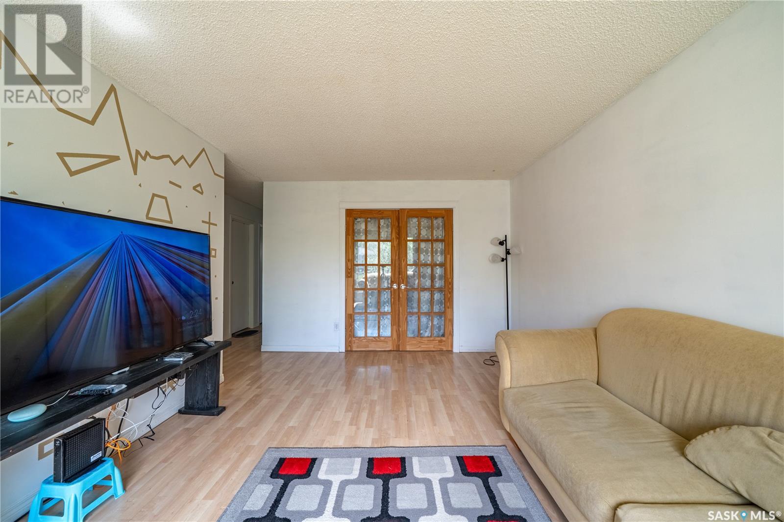 Photo 5 of 198 Thomson Avenue, Regina SK