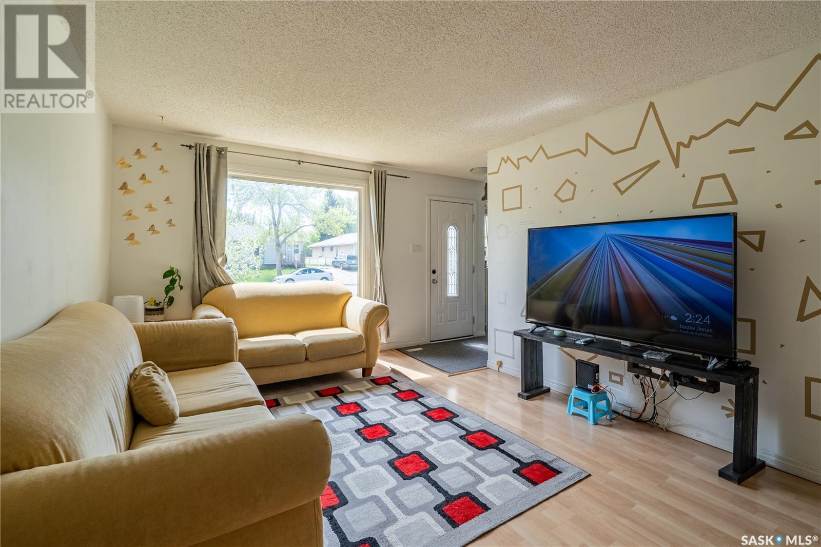Photo 6 of 198 Thomson Avenue, Regina SK