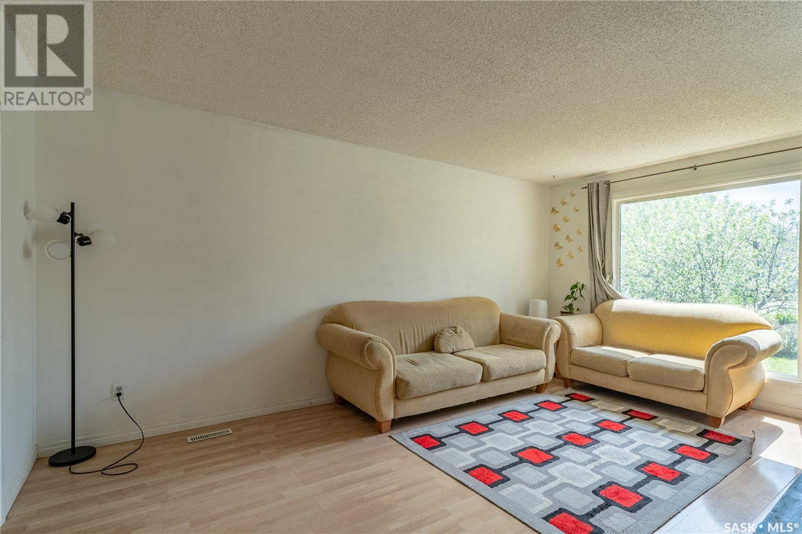 Photo 7 of 198 Thomson Avenue, Regina SK