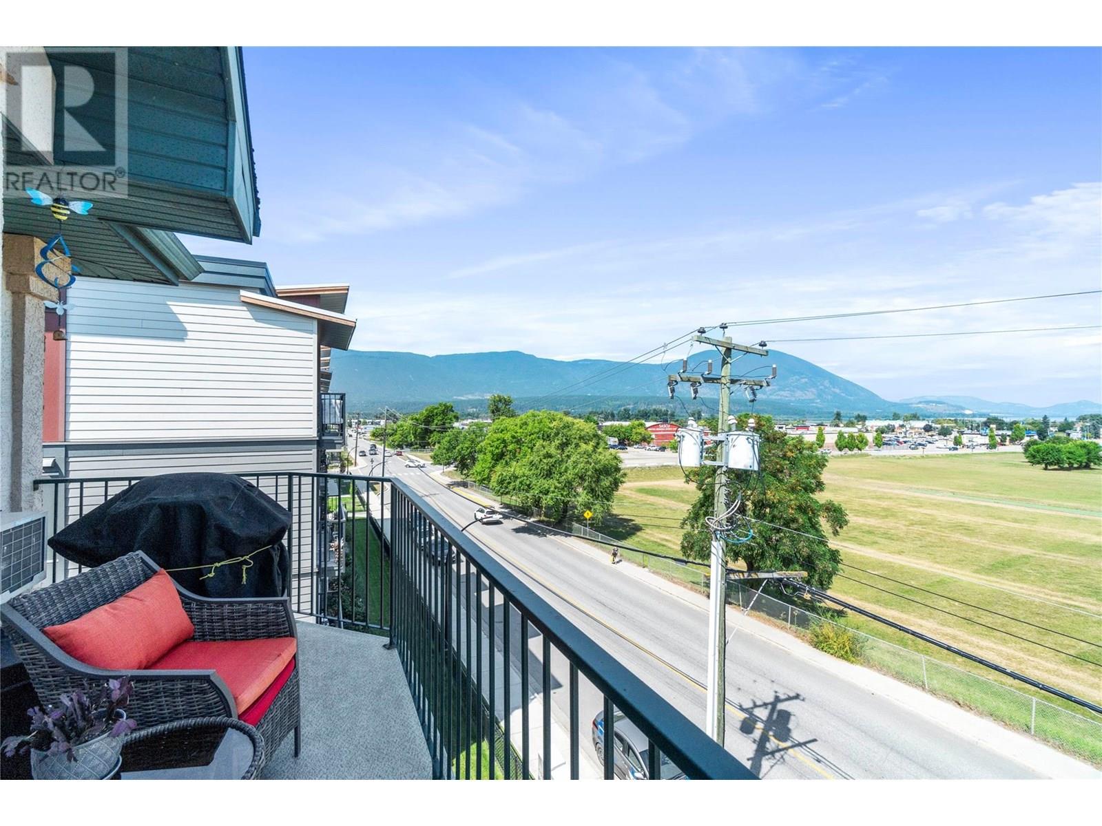 Photo 4 of 160 5 Avenue Sw Unit 401, Salmon Arm BC