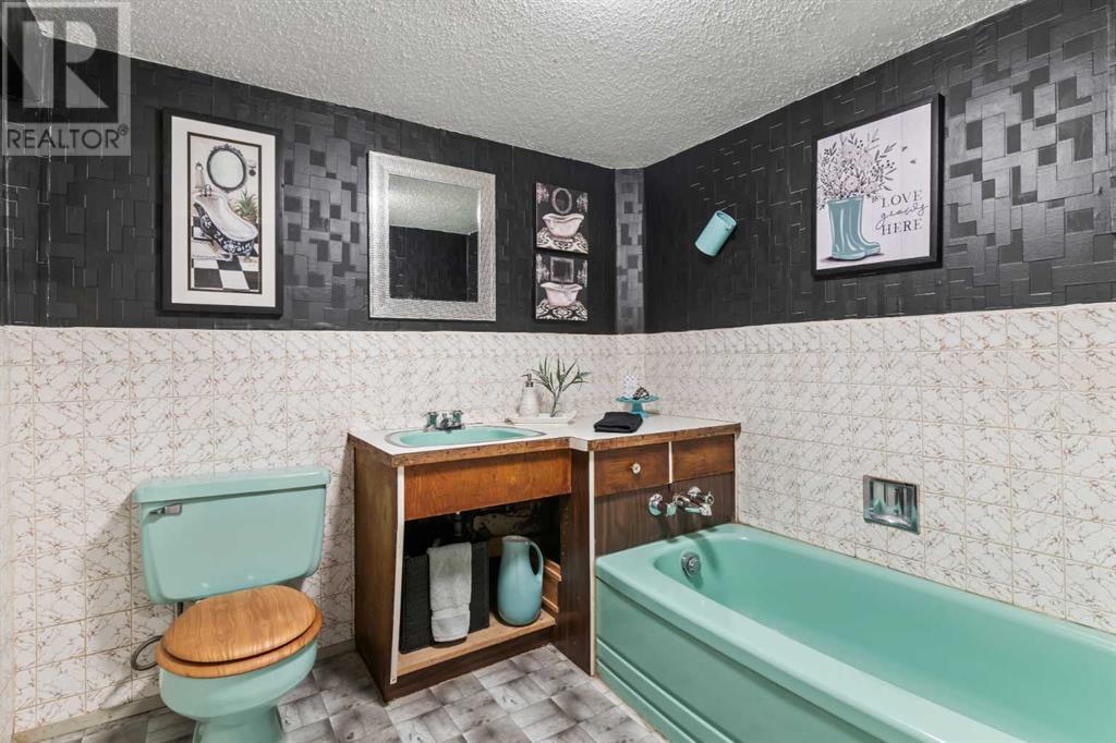 Single Family House for Sale in   Avenue NW Mount Pleasant Calgary 