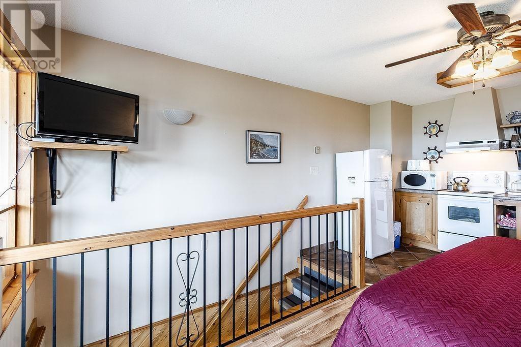 Photo 15 of 3117 Marks St, Hilton Beach ON