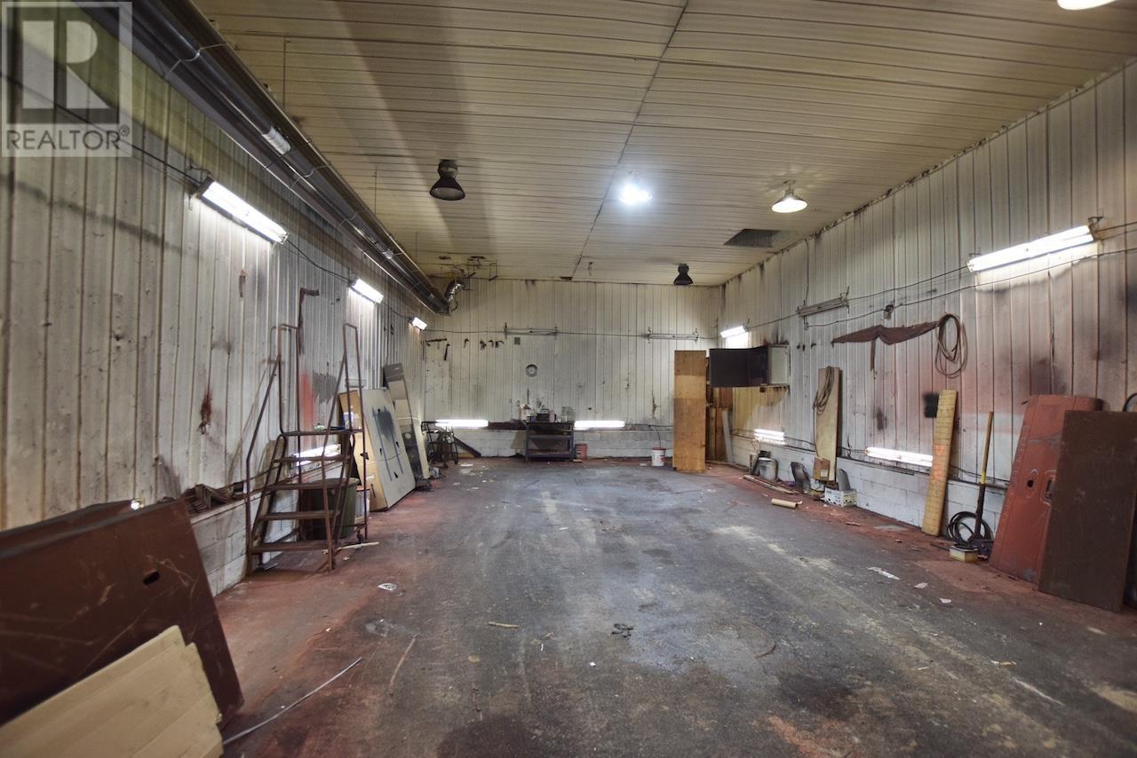 Photo 16 of 29 Perini Rd, Elliot Lake ON