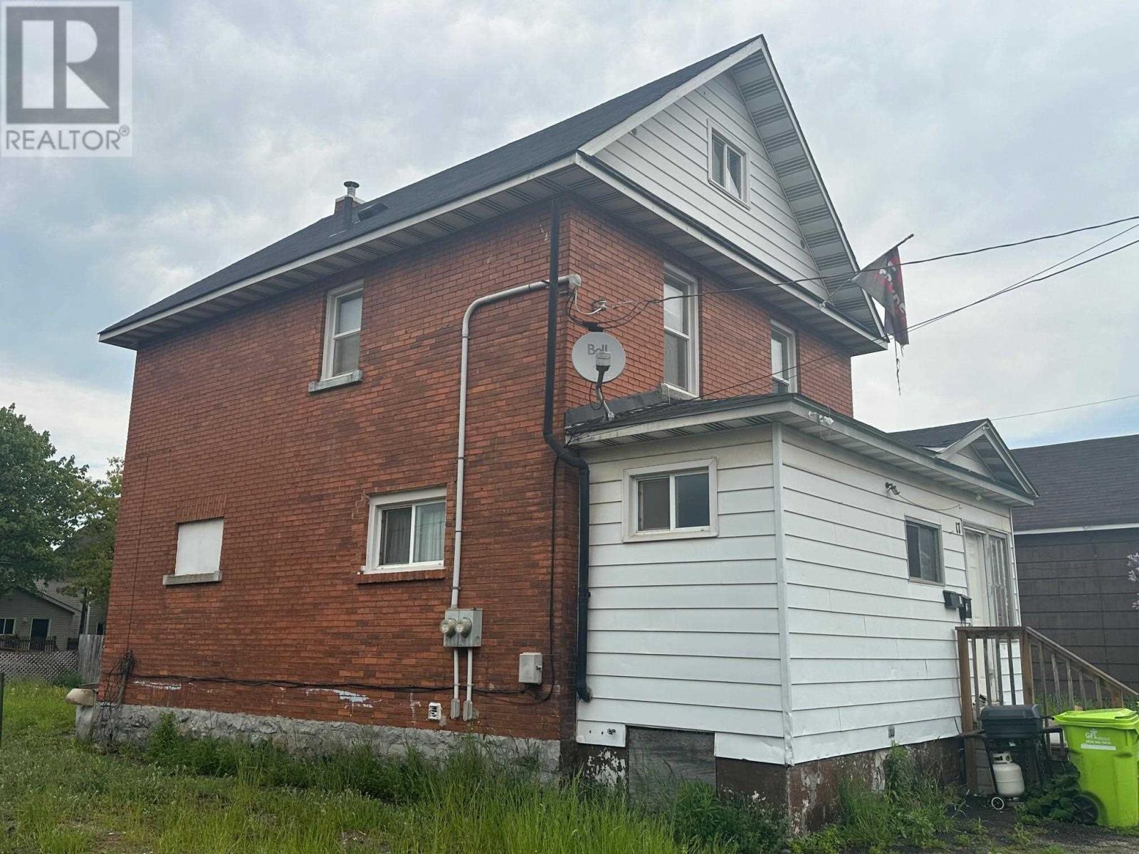 Photo 3 of 17 Abbott St, Sault Ste Marie ON