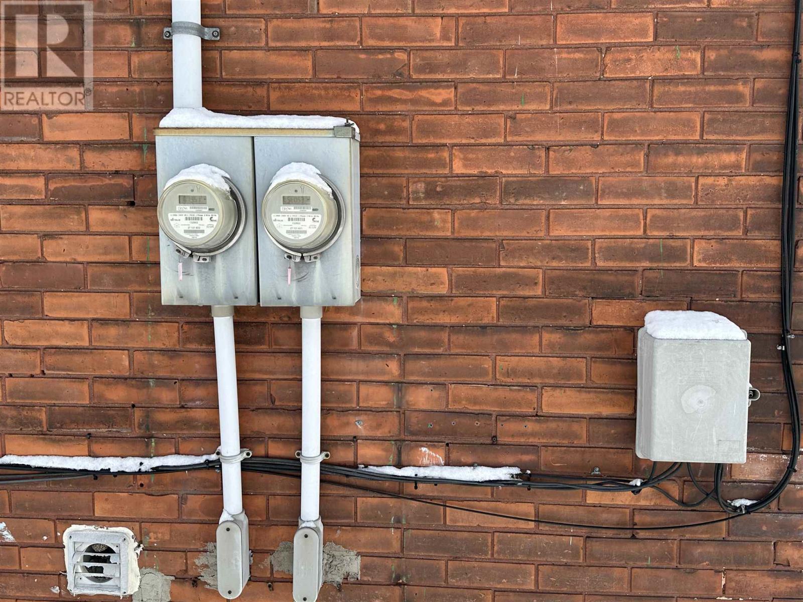 Photo 6 of 17 Abbott St, Sault Ste Marie ON