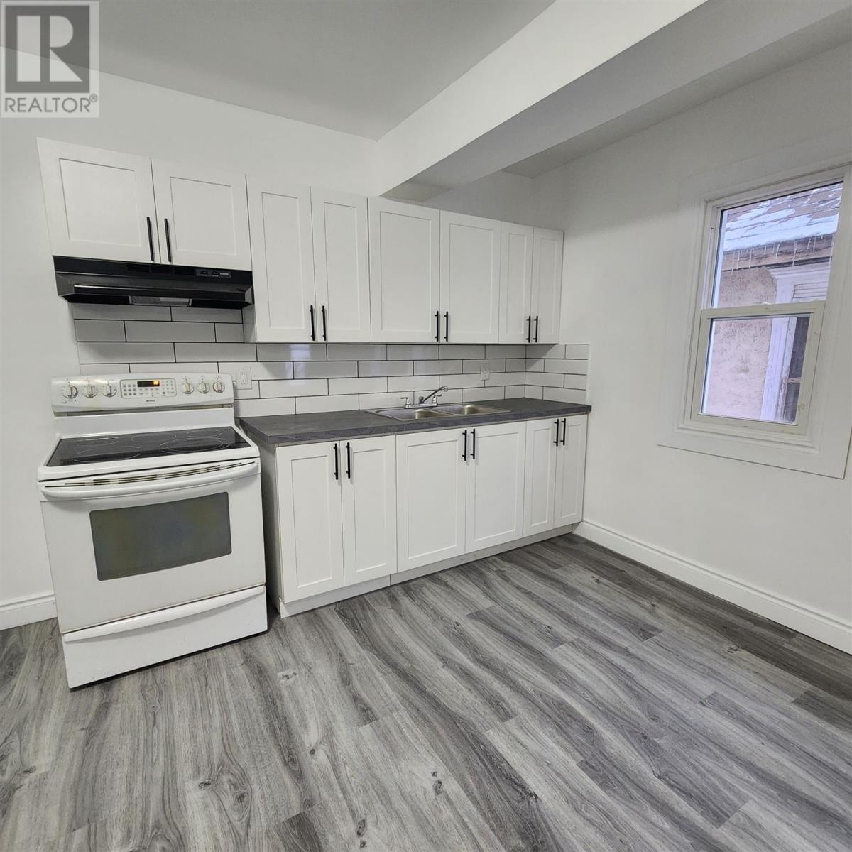 Photo 6 of 30 Grace St, Sault Ste Marie ON