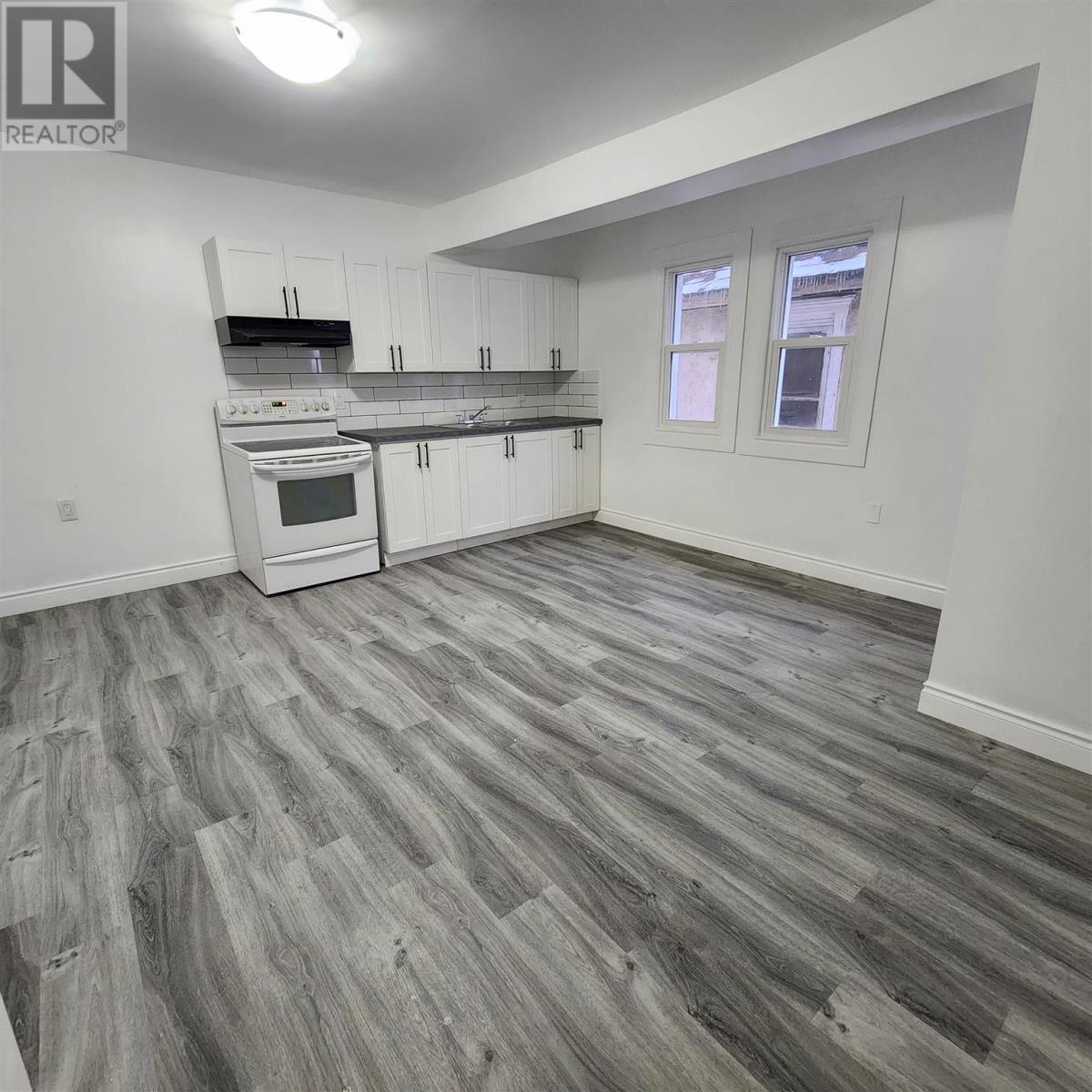 Photo 4 of 30 Grace St, Sault Ste Marie ON