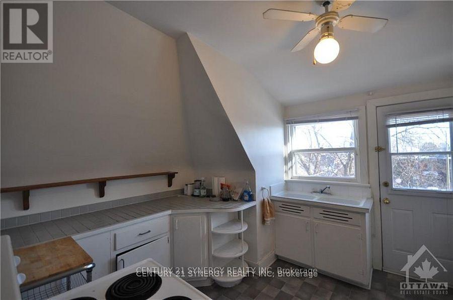 Photo 12 of 3 458 Maclaren Street, Ottawa ON