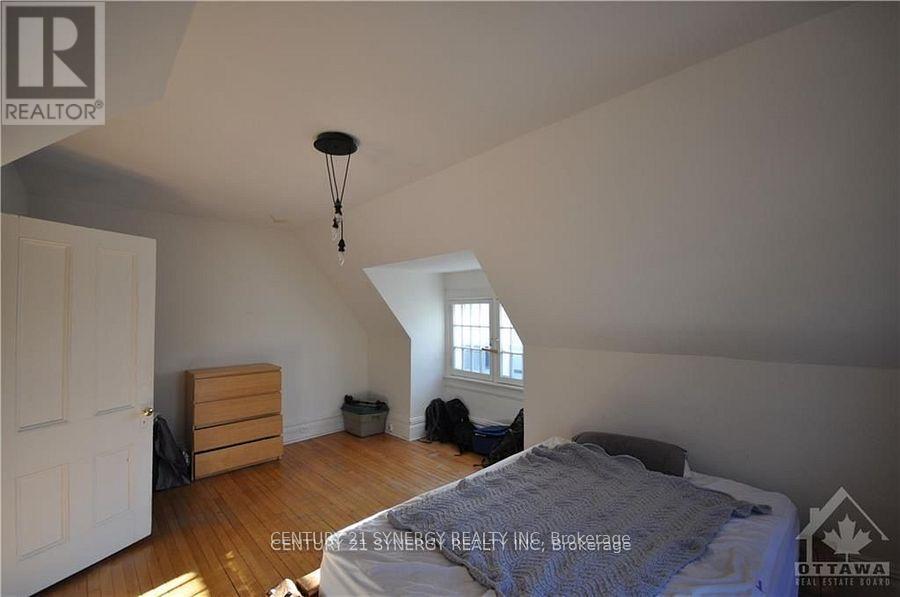 Photo 14 of 3 458 Maclaren Street, Ottawa ON