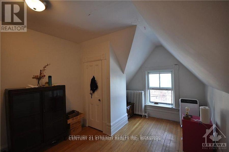 Photo 7 of 3 458 Maclaren Street, Ottawa ON