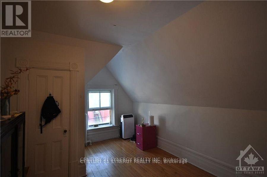 Photo 8 of 3 458 Maclaren Street, Ottawa ON