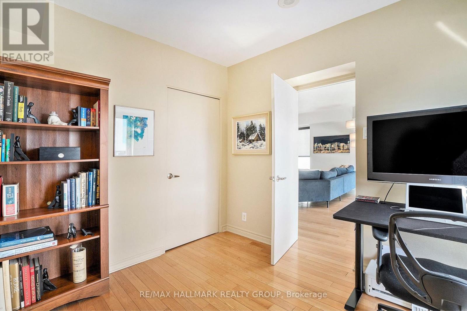 Photo 2 of 1601 445 Laurier Avenue W, Ottawa ON