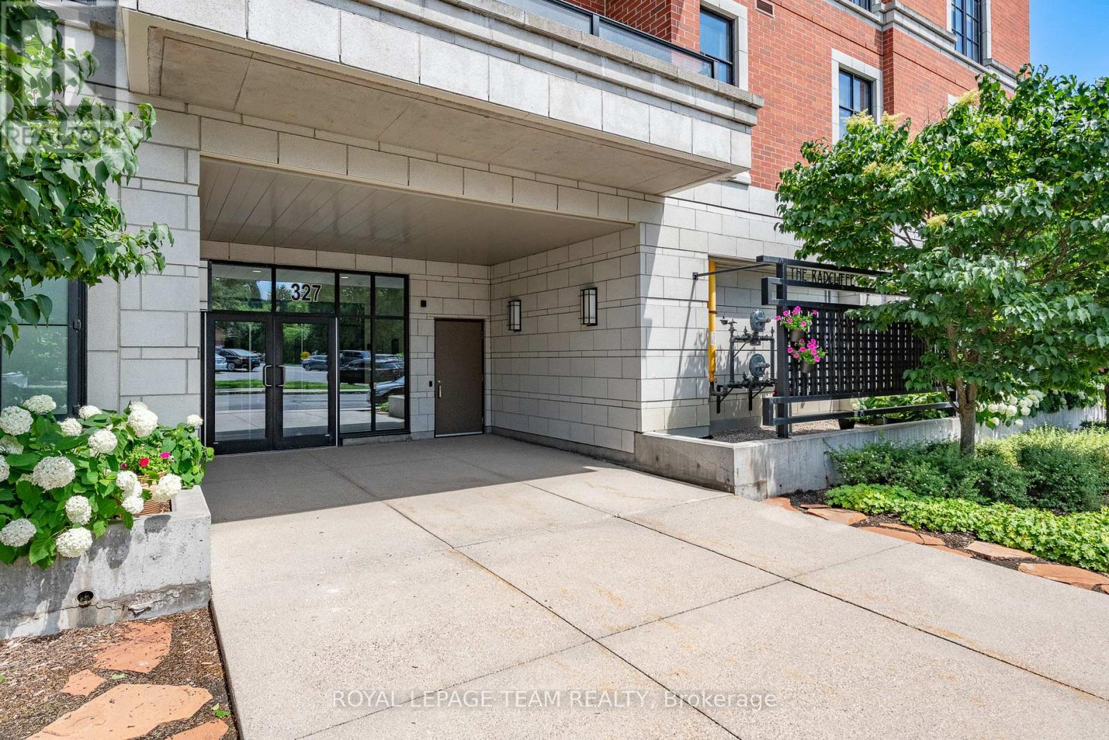 Elegant Spacious Modern Condo Entrance