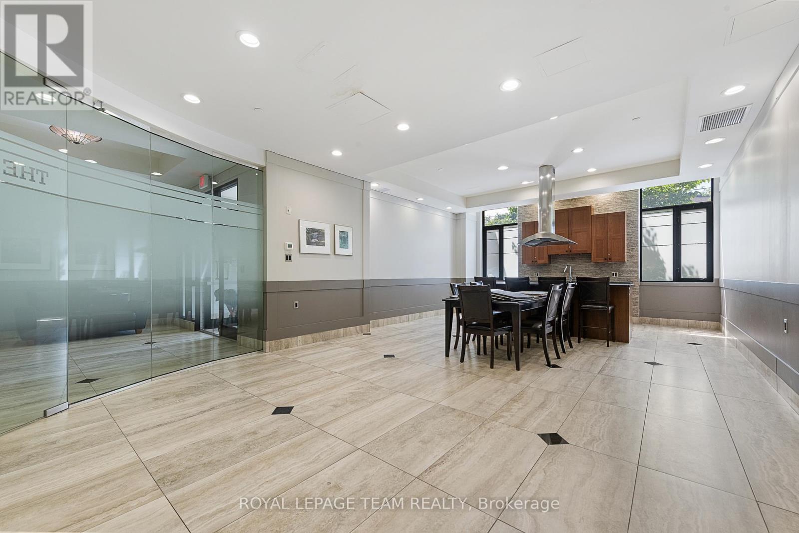 Party room with kitchen, perfect for entertaining