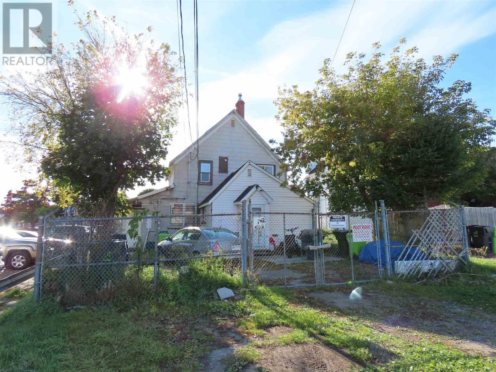 Photo 1 of 282 284 Wellington St W, Sault Ste Marie ON