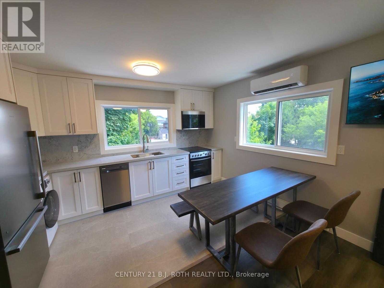 Photo 7 of 5 82 Albert Street N, Orillia ON