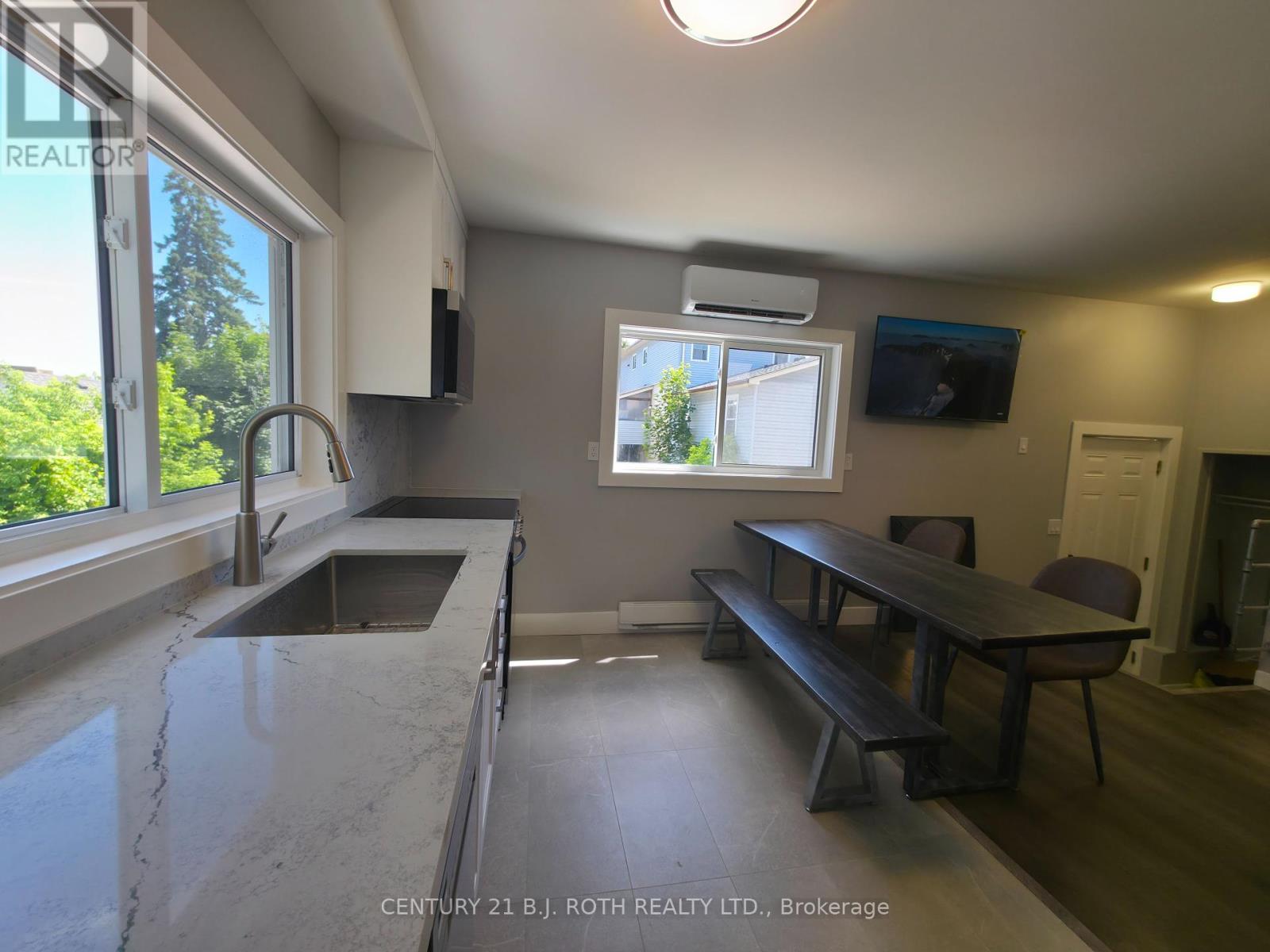 Photo 2 of 5 82 Albert Street N, Orillia ON