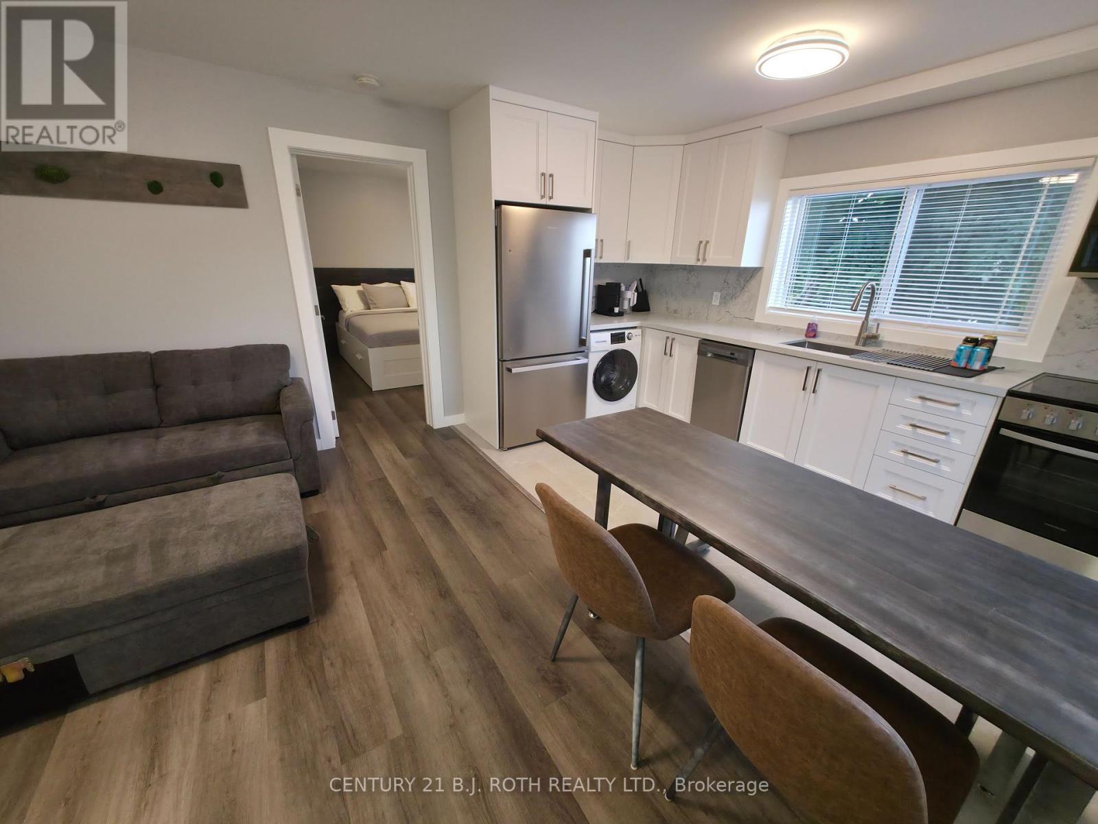 Photo 5 of 5 82 Albert Street N, Orillia ON