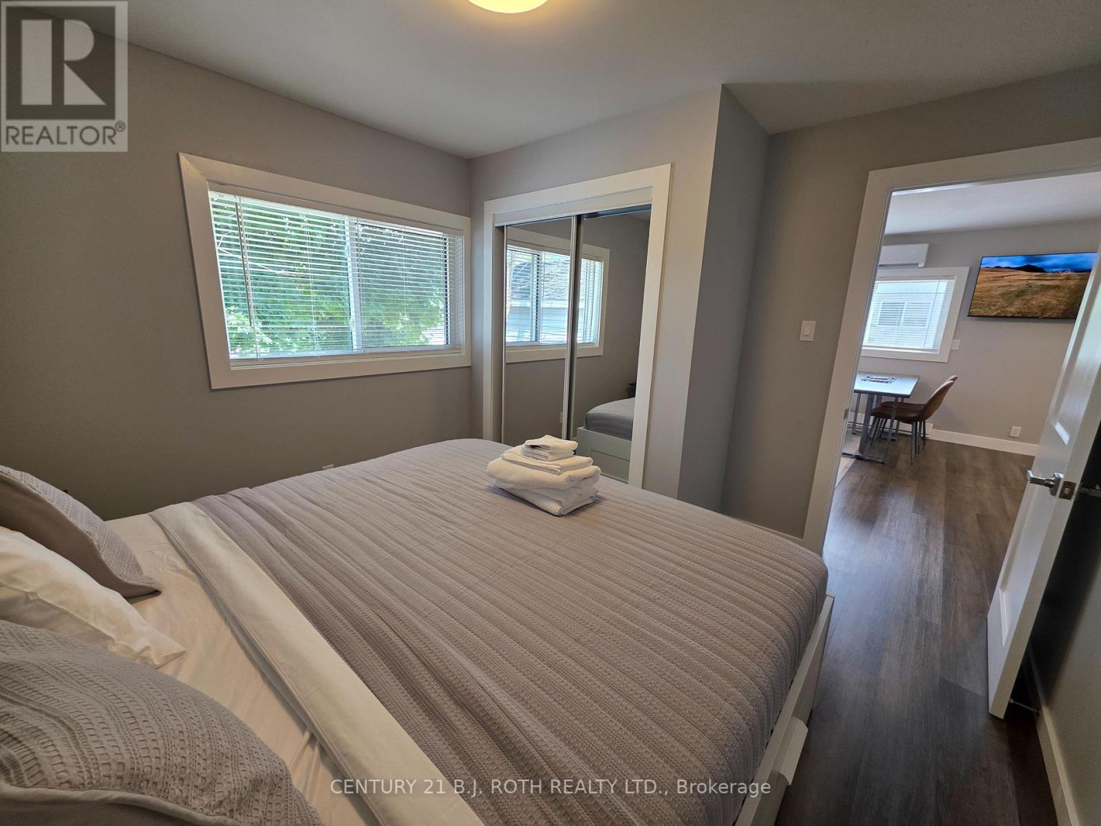 Photo 6 of 5 82 Albert Street N, Orillia ON