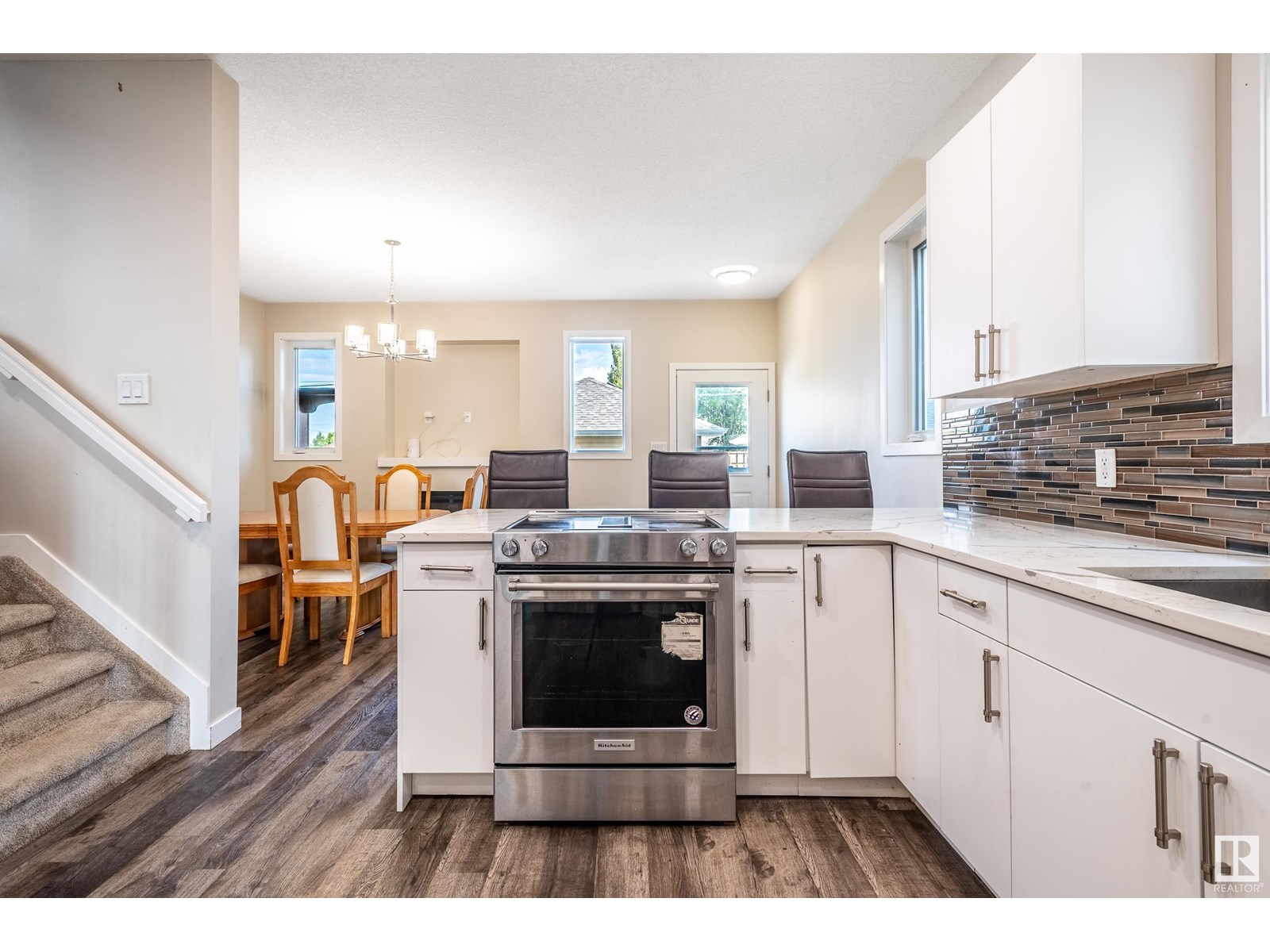 Photo 13 of 15928 100 Av Nw, Edmonton AB