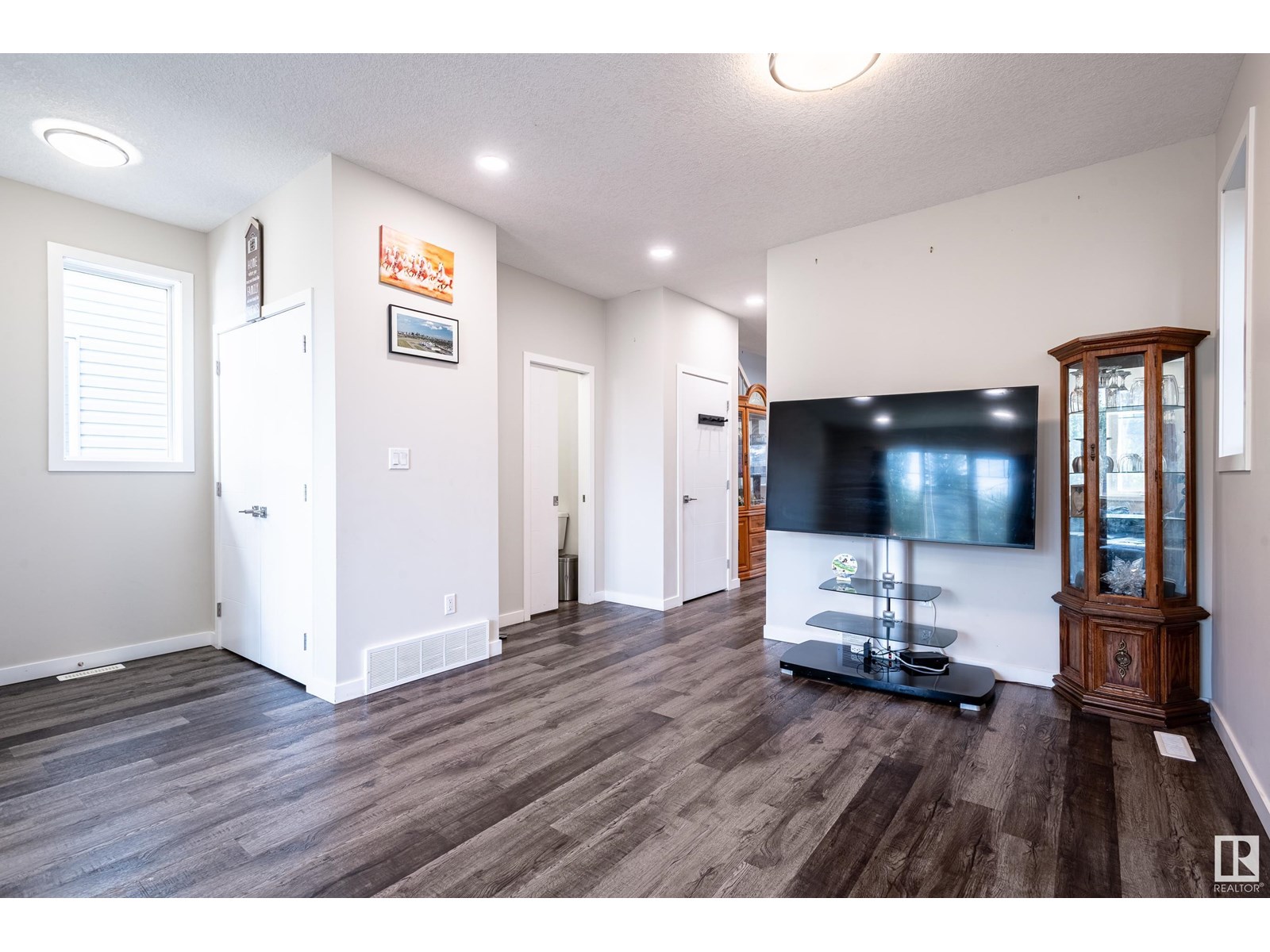 Photo 8 of 15928 100 Av Nw, Edmonton AB