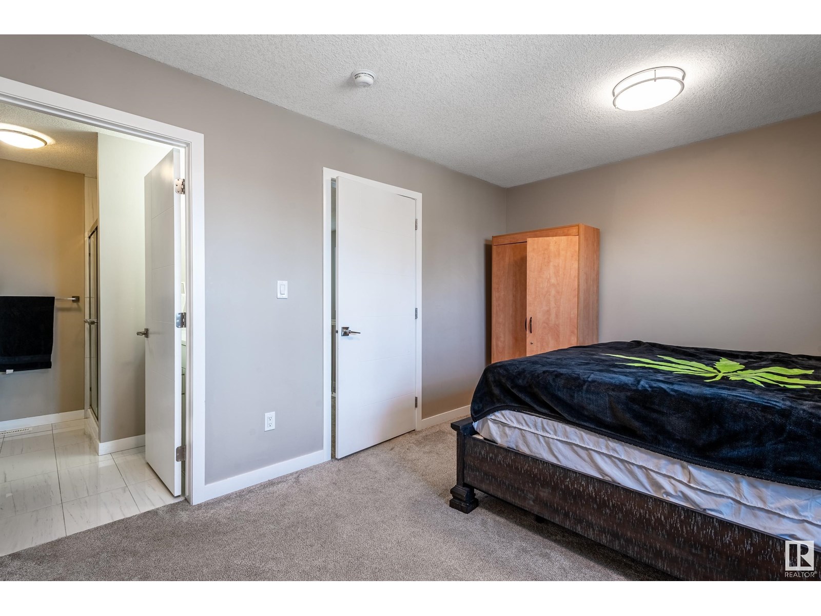 Photo 29 of 15928 100 Av Nw, Edmonton AB