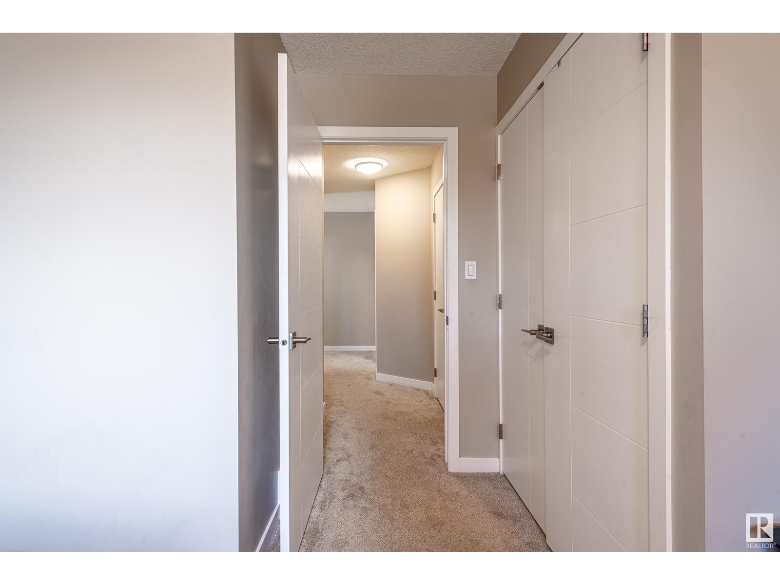 Photo 25 of 15928 100 Av Nw, Edmonton AB
