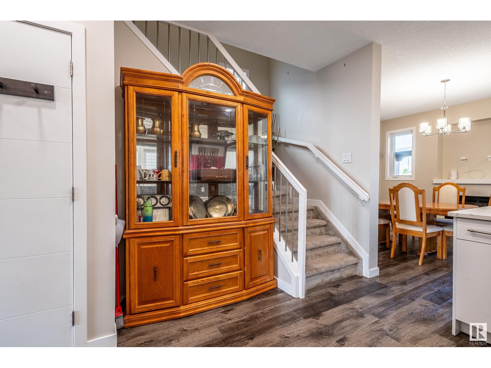Photo 14 of 15928 100 Av Nw, Edmonton AB