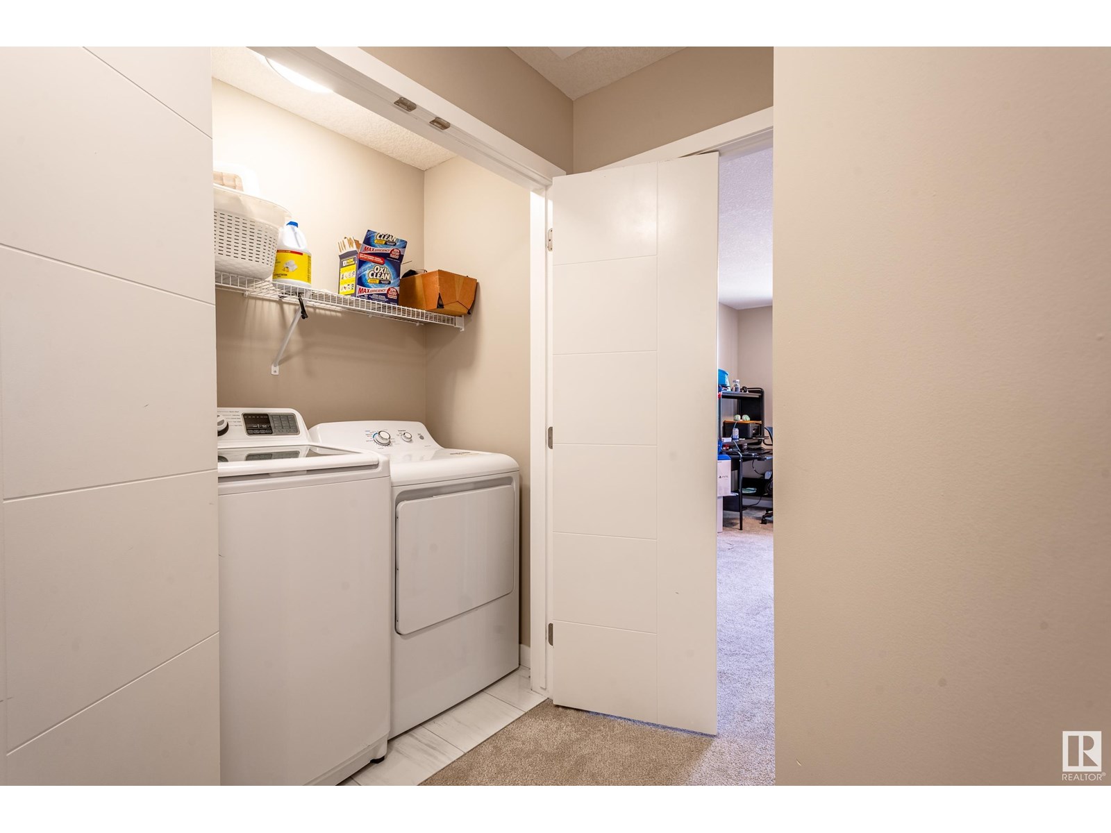 Photo 23 of 15928 100 Av Nw, Edmonton AB