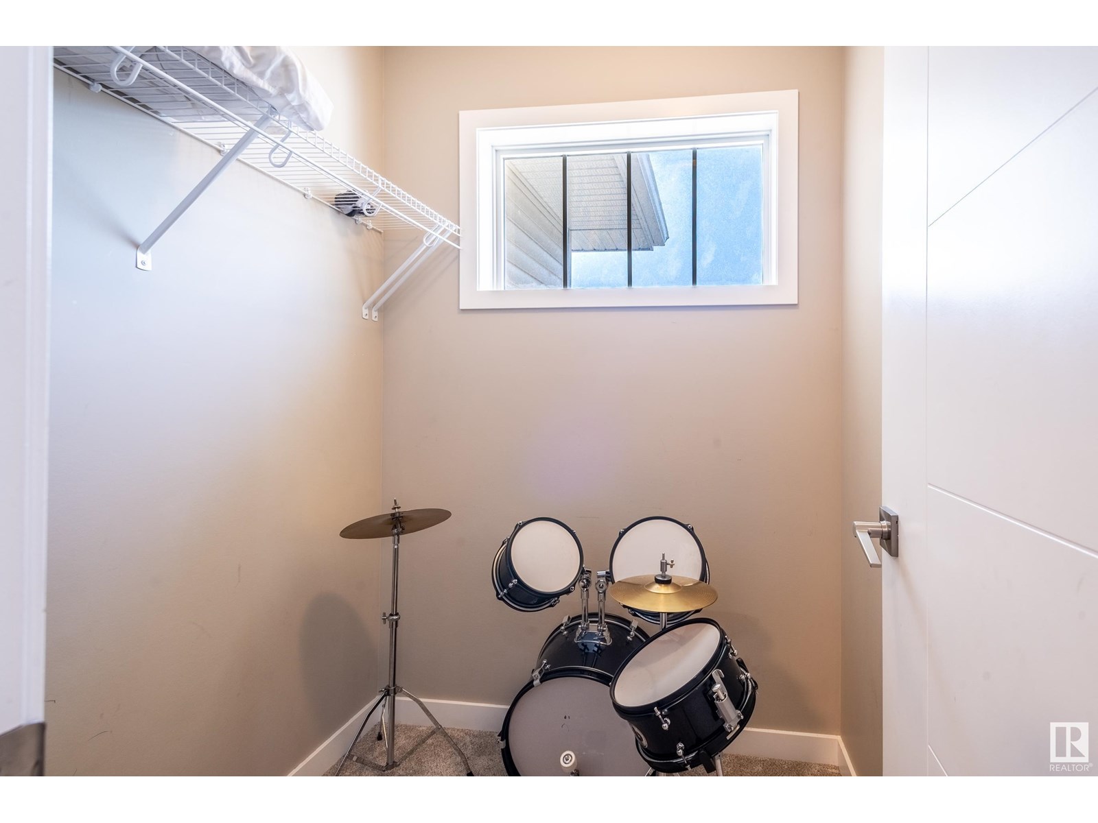Photo 27 of 15928 100 Av Nw, Edmonton AB