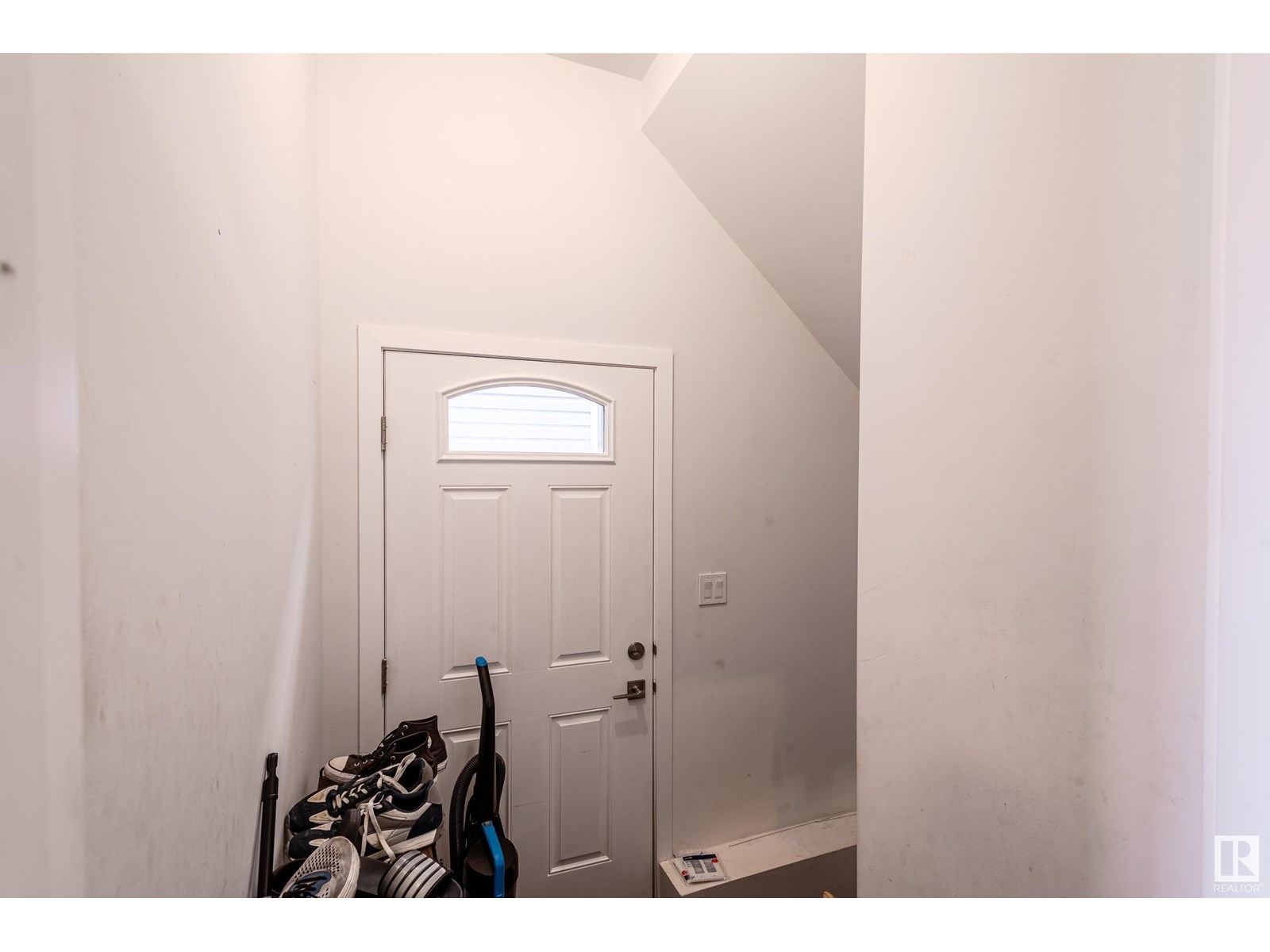 Photo 32 of 15928 100 Av Nw, Edmonton AB