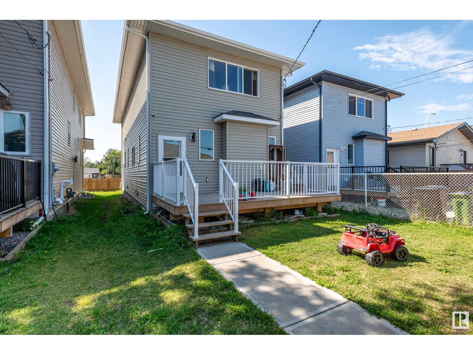 Photo 37 of 15928 100 Av Nw, Edmonton AB