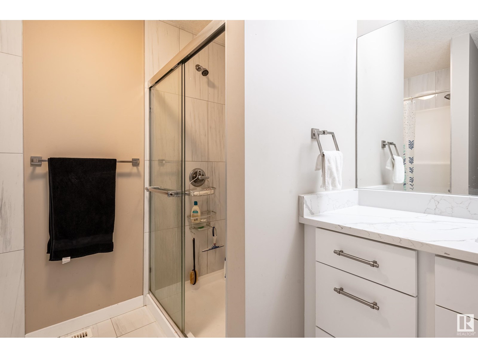 Photo 31 of 15928 100 Av Nw, Edmonton AB