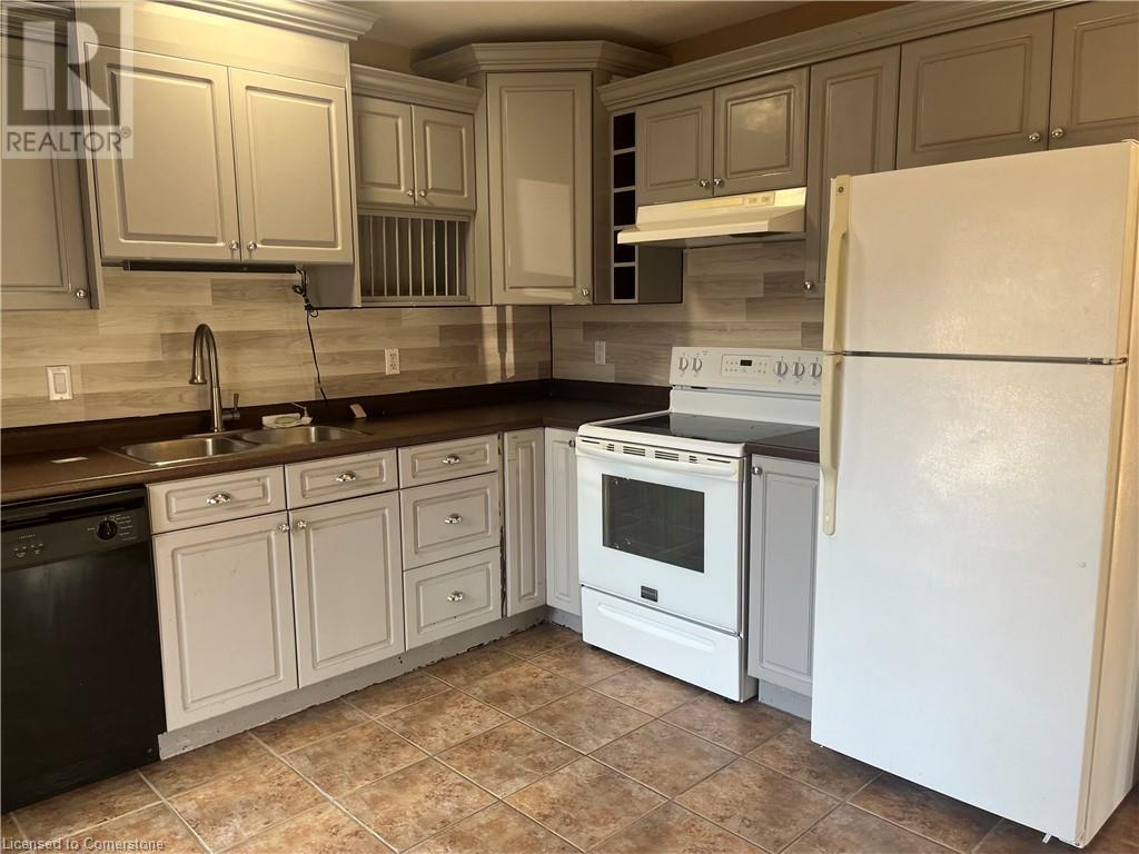 Photo 11 of 17 Mapleview Drive, Hagersville ON