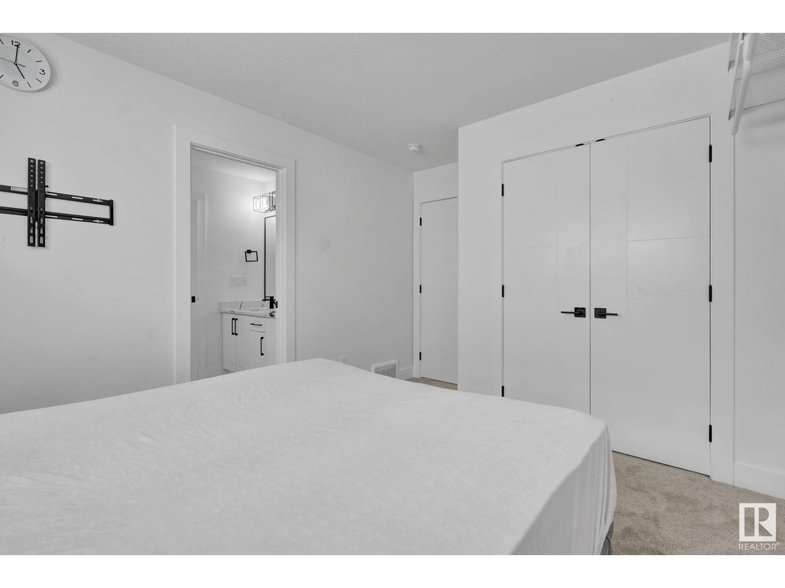 Photo 18 of 166 Fraser Wy Nw, Edmonton AB