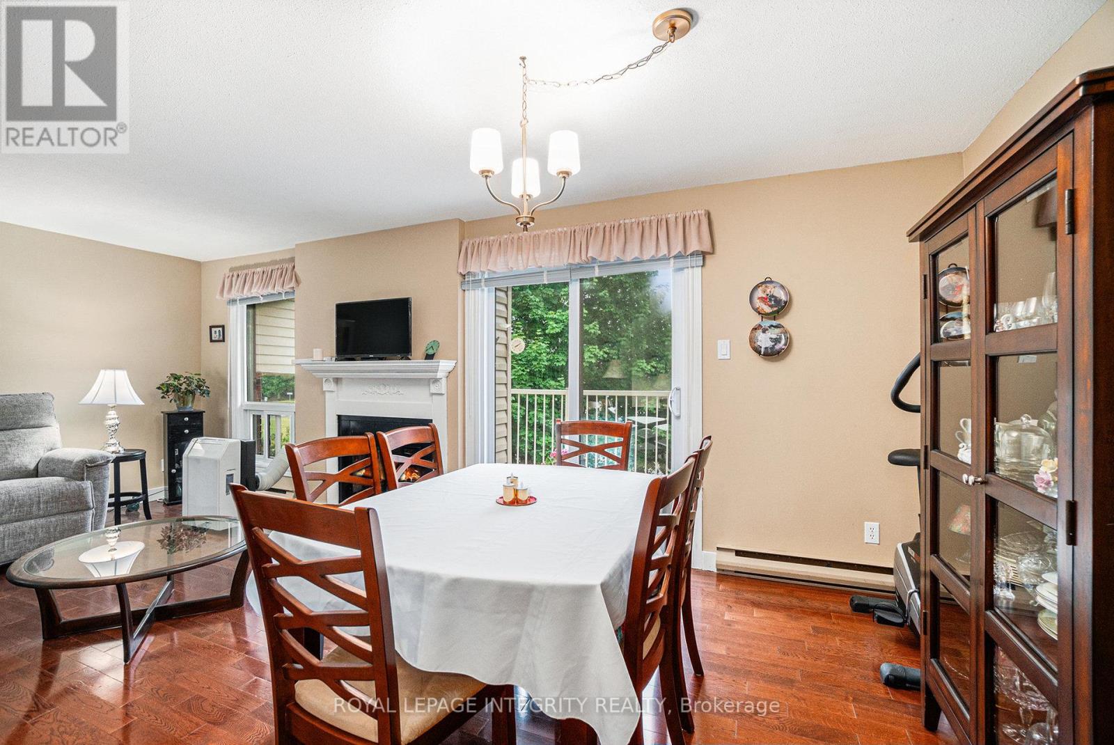 Photo 14 of 7 6 Sweetbriar Circle, Ottawa ON