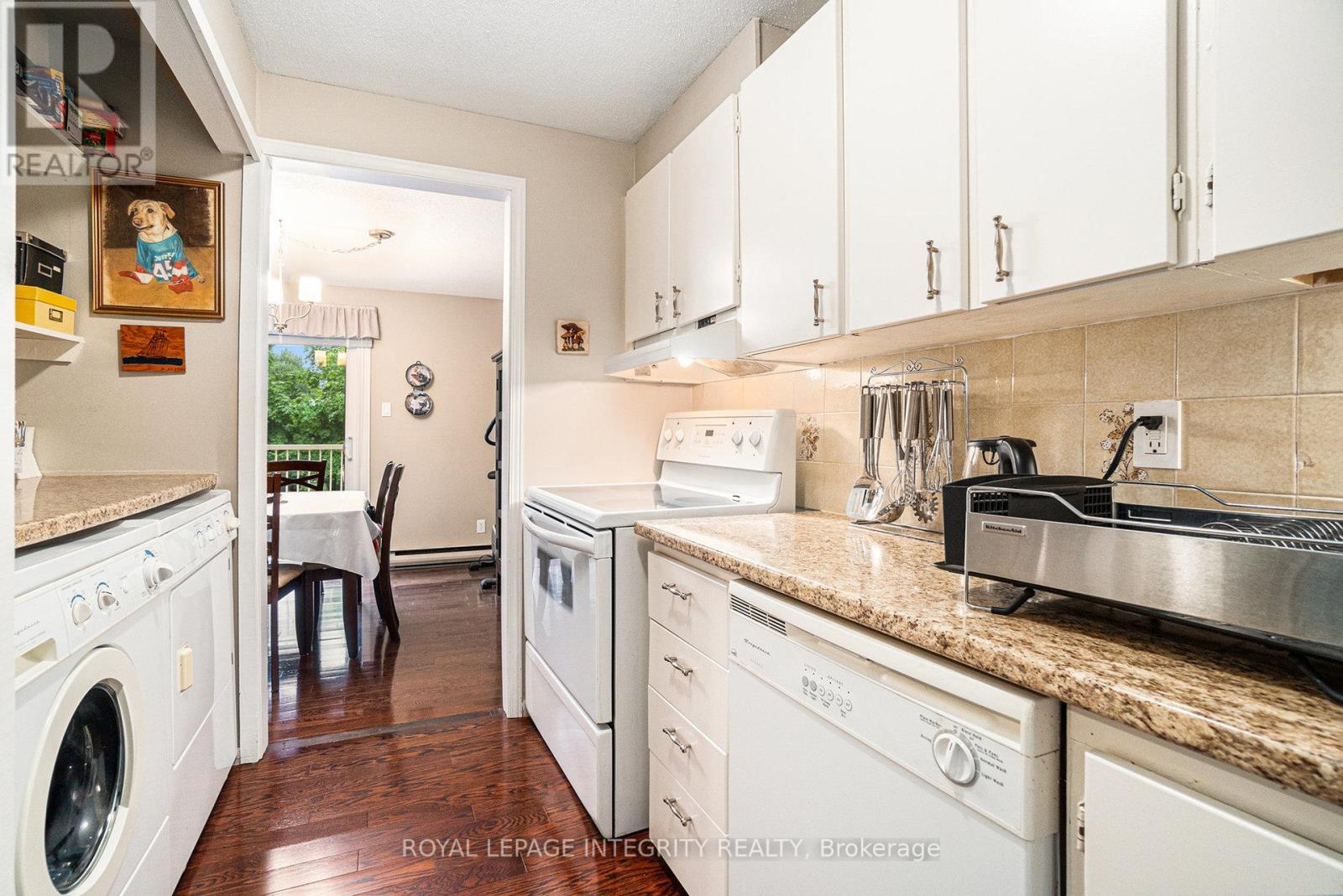 Photo 16 of 7 6 Sweetbriar Circle, Ottawa ON