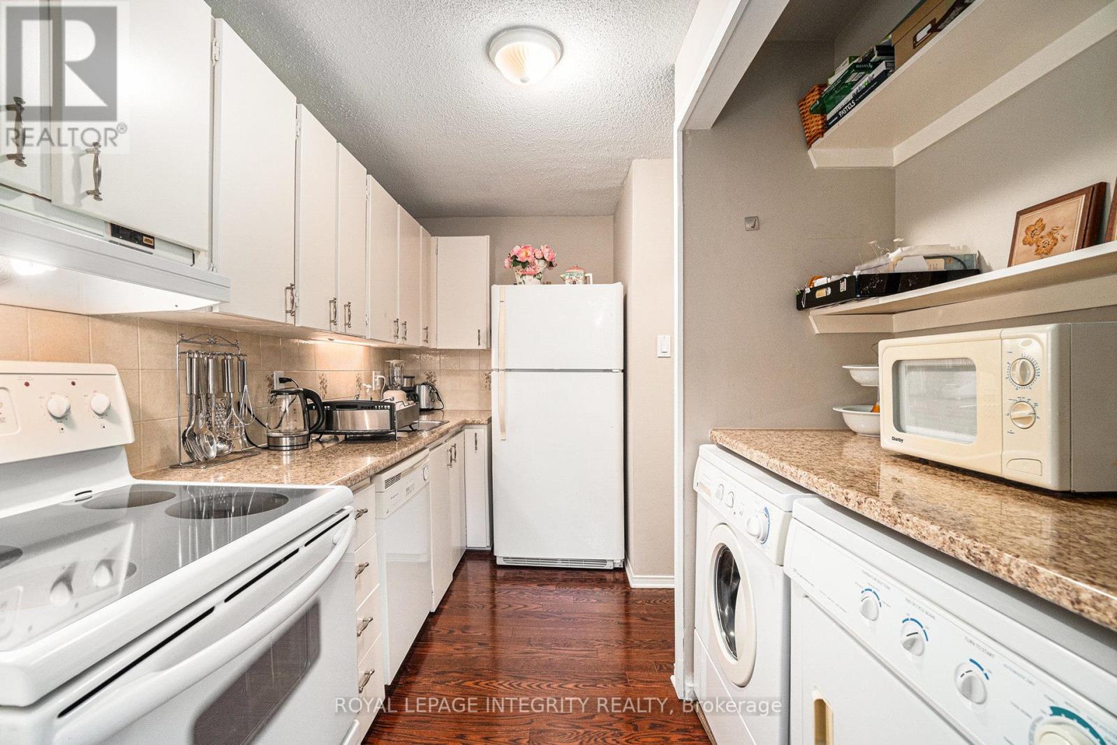 Photo 17 of 7 6 Sweetbriar Circle, Ottawa ON
