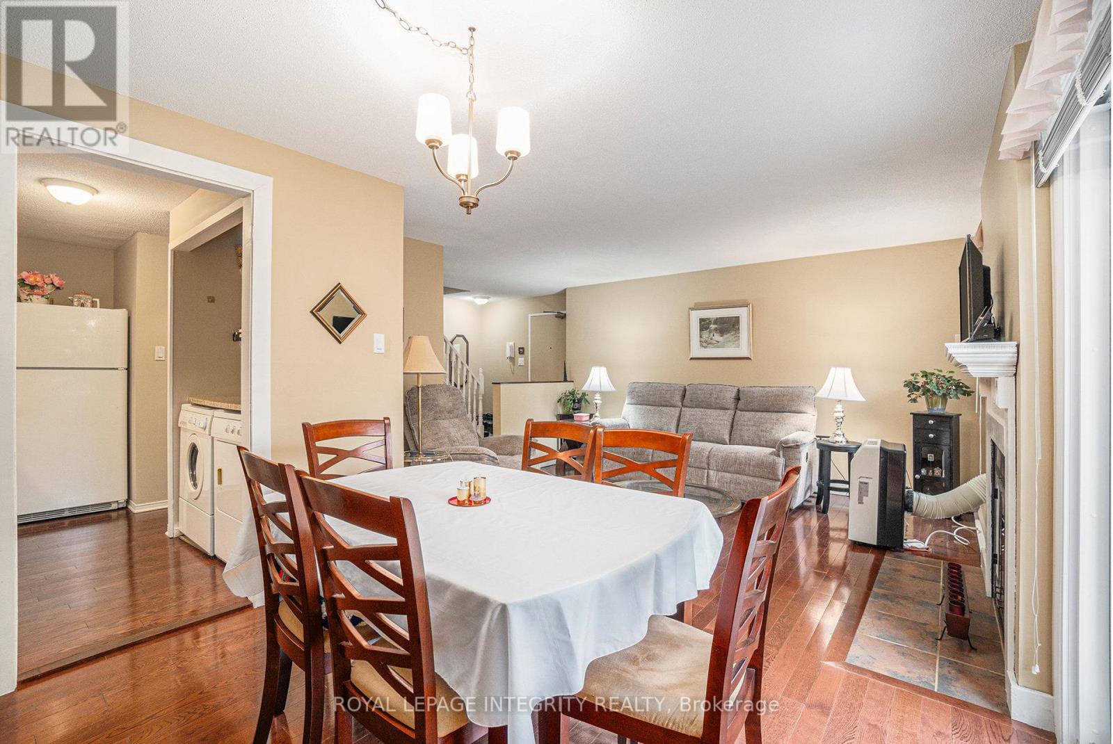 Photo 13 of 7 6 Sweetbriar Circle, Ottawa ON