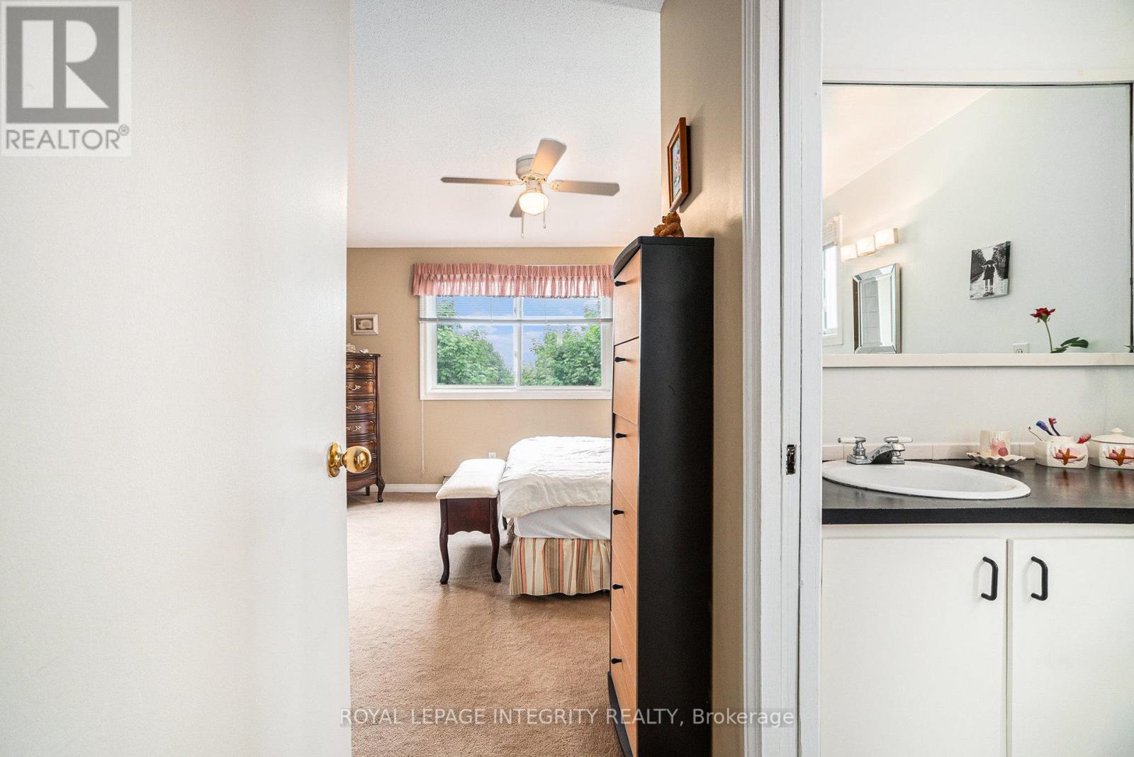 Photo 21 of 7 6 Sweetbriar Circle, Ottawa ON